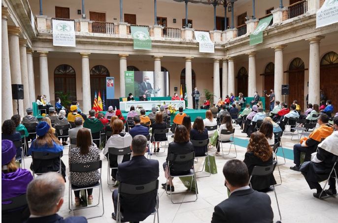 Las/os enfermeras/os, reconocidas/os con dos galardones por la sociedad valenciana por su labor esencial al frente de la pandemia Covid-19